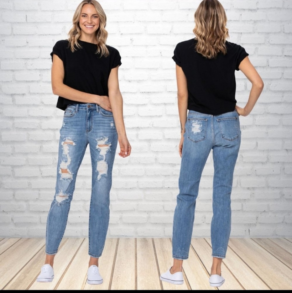 Judy Blue boyfriend distressed 15/32 EUC